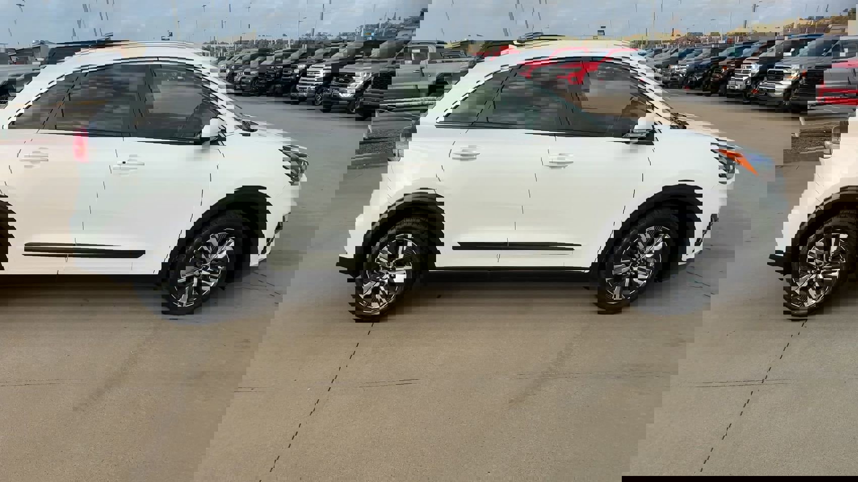 2022 Kia Niro EX Premium photo 2