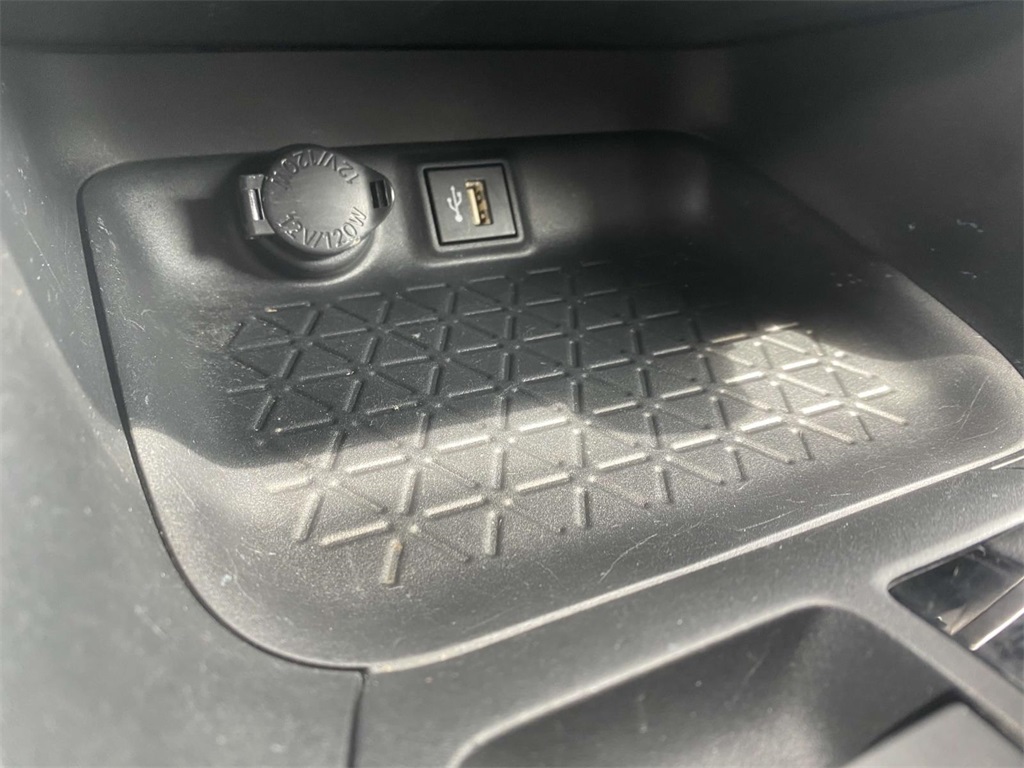 2023 Toyota RAV4 XLE photo 19
