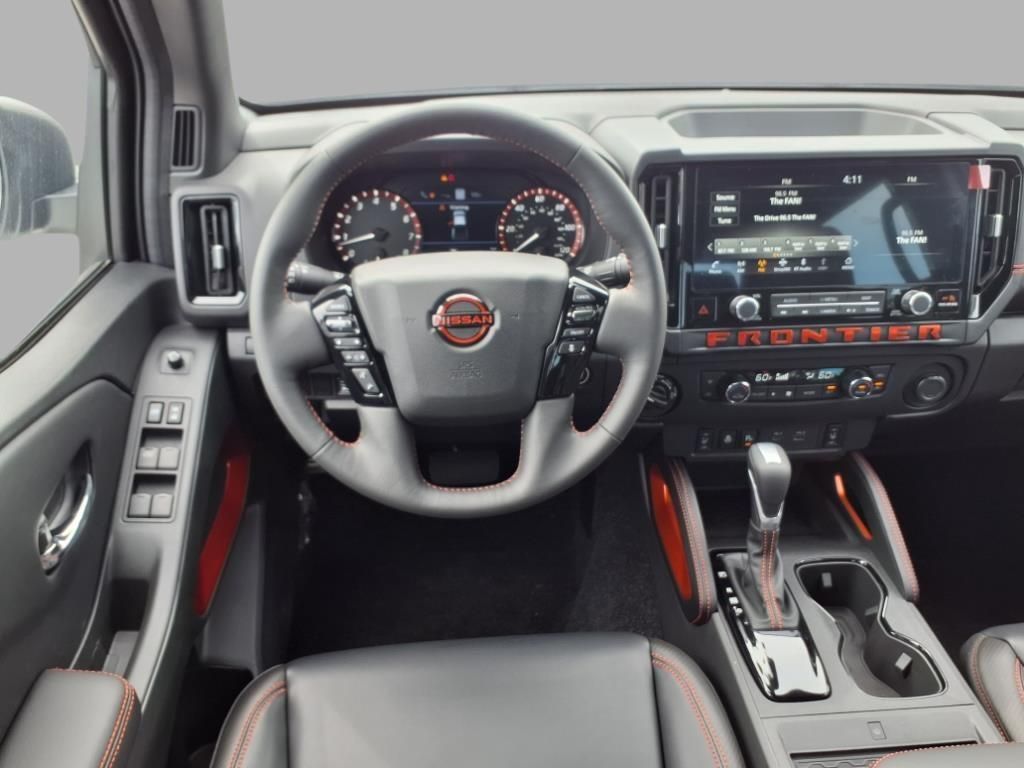 2025 Nissan Frontier PRO-4X photo 4