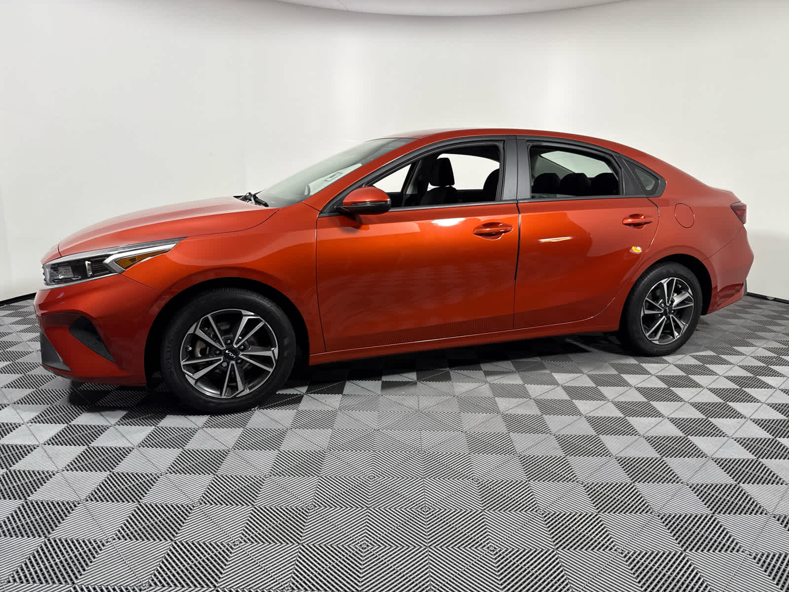 2023 Kia Forte LXS photo 3