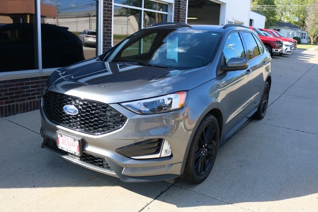 2022 Ford Edge ST photo 2