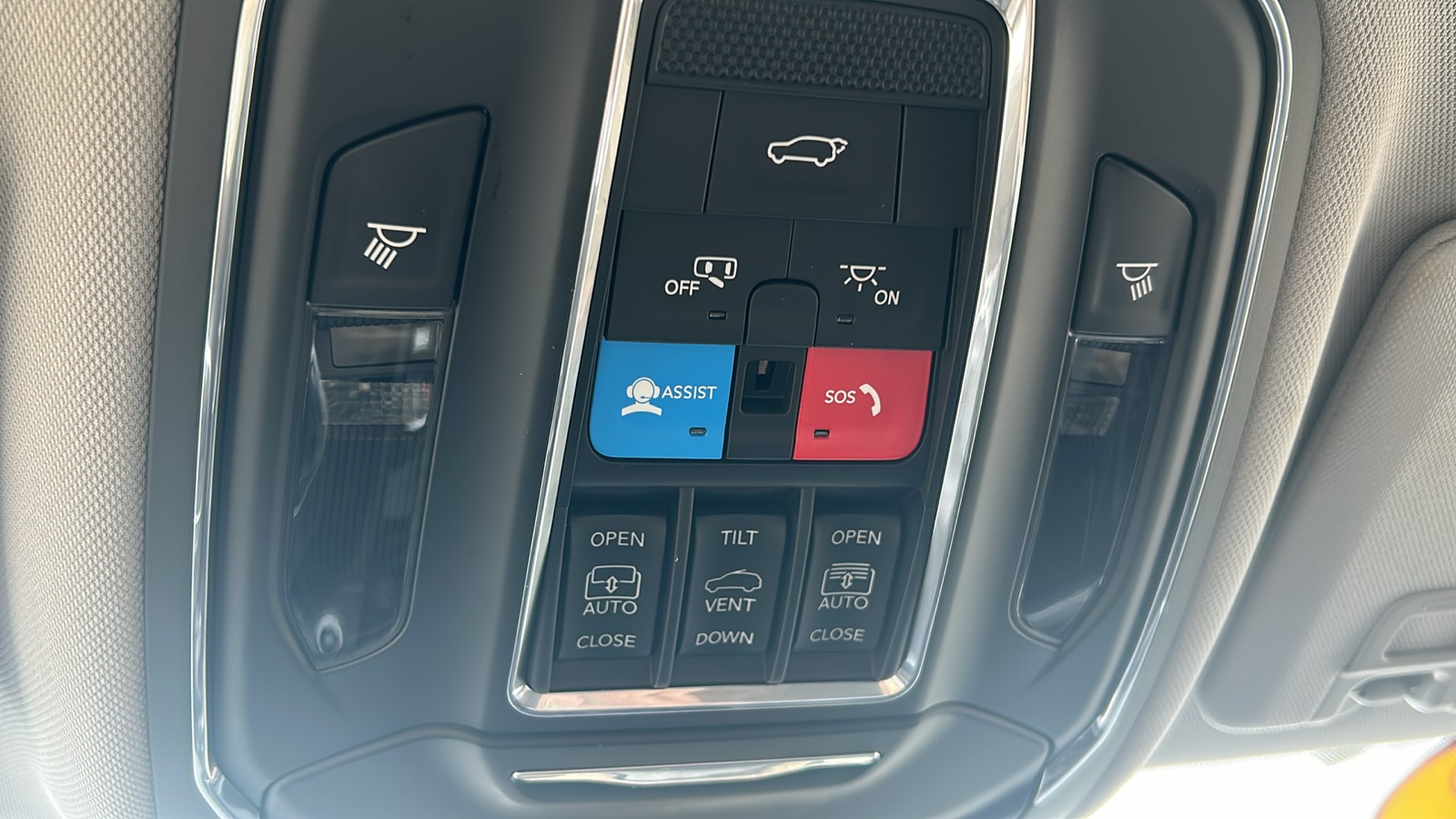 2023 Jeep Cherokee Base photo 27