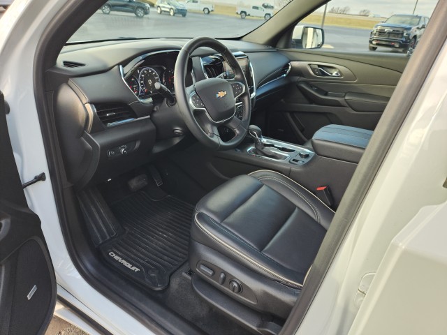 2023 Chevrolet Traverse Premier photo 2
