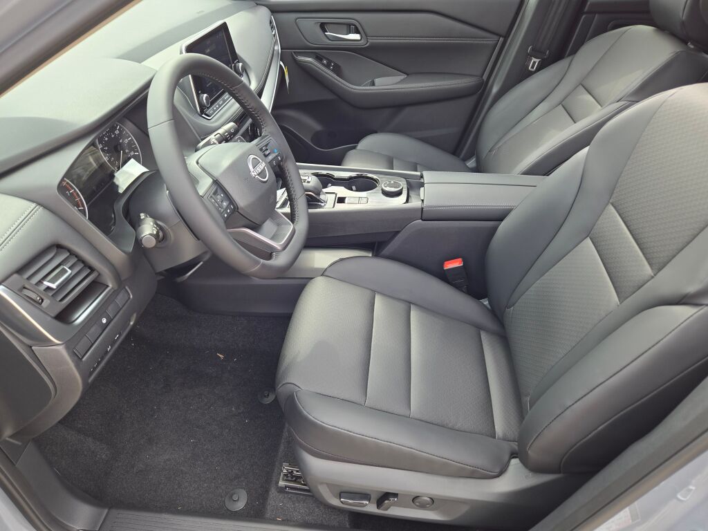 2026 Nissan Rogue SV photo 16
