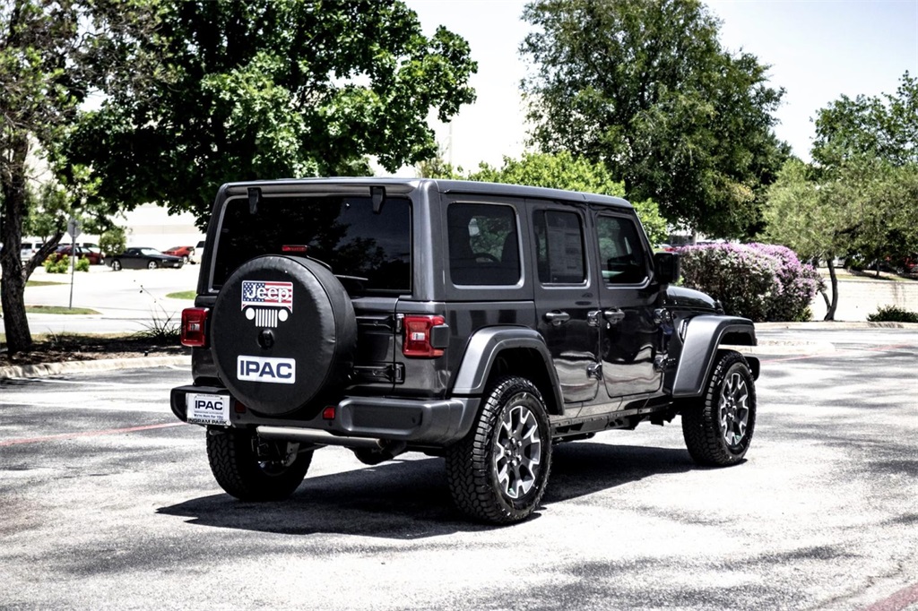 2025 Jeep Wrangler Sahara photo 4