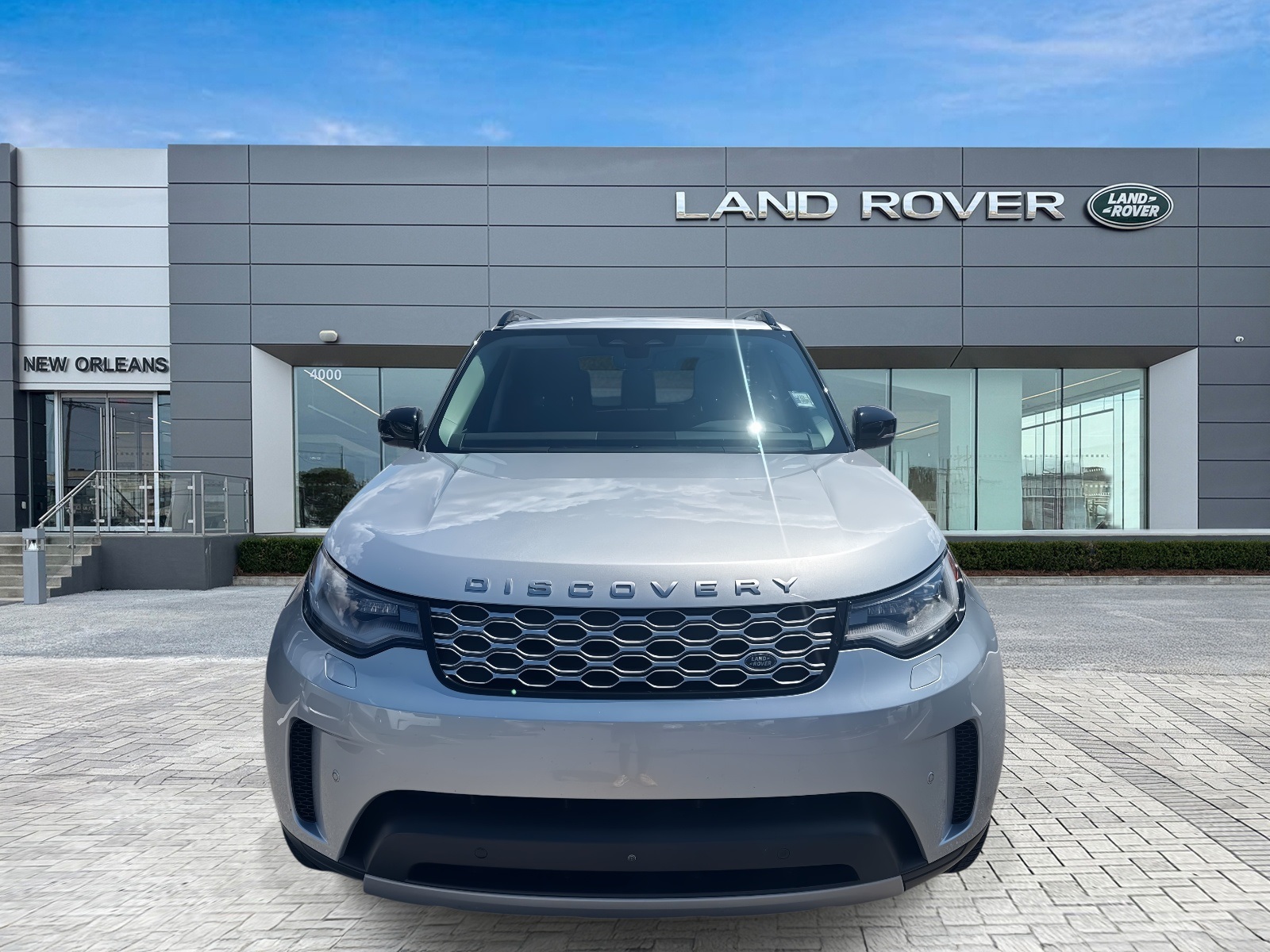 2024 Land Rover Discovery S photo 3