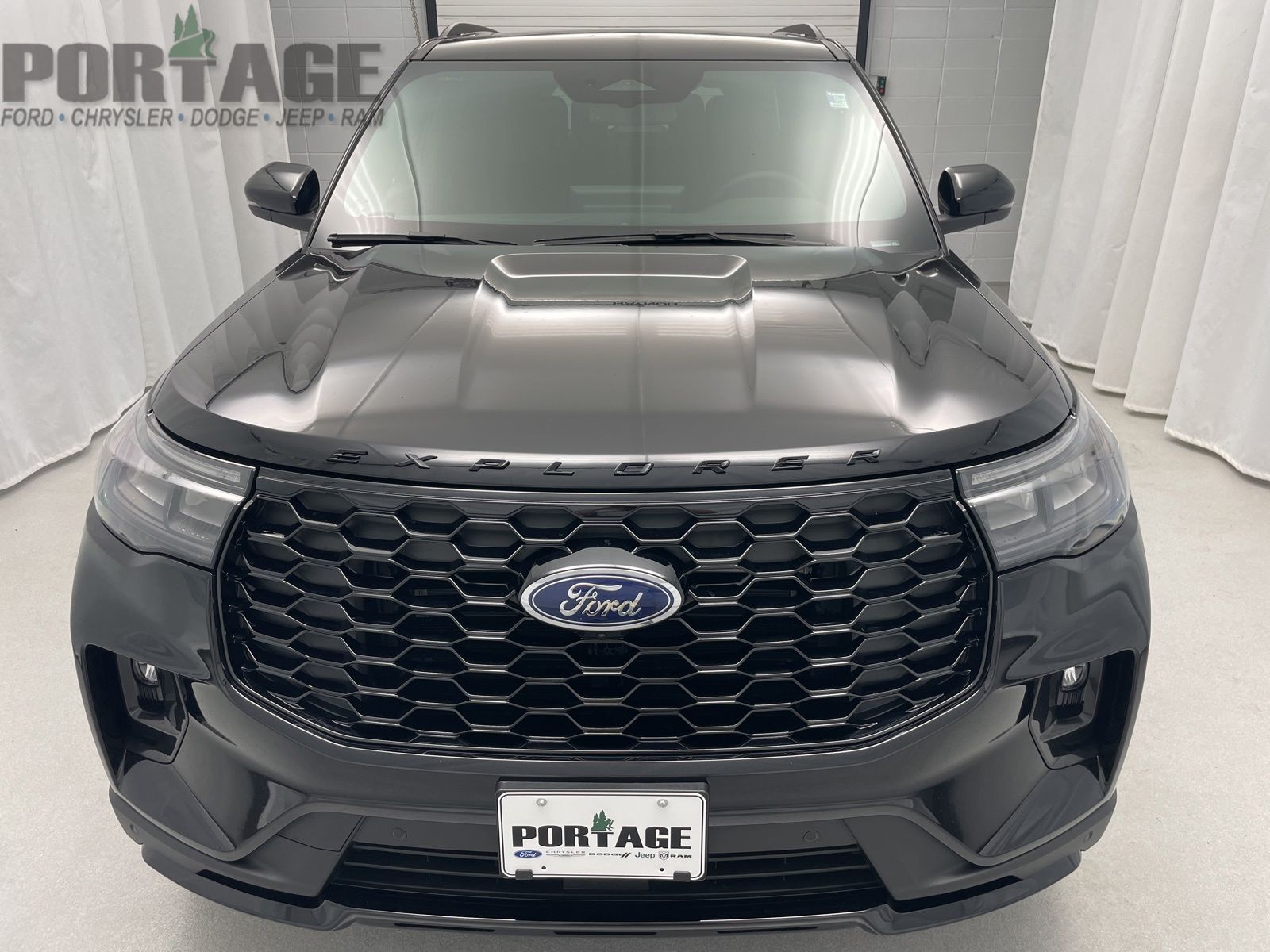 2025 Ford Explorer ST-Line photo 6