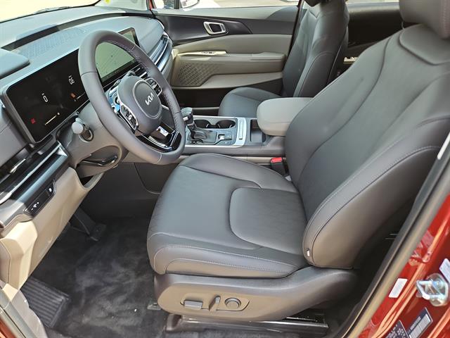 2026 Kia Carnival LXS photo 10