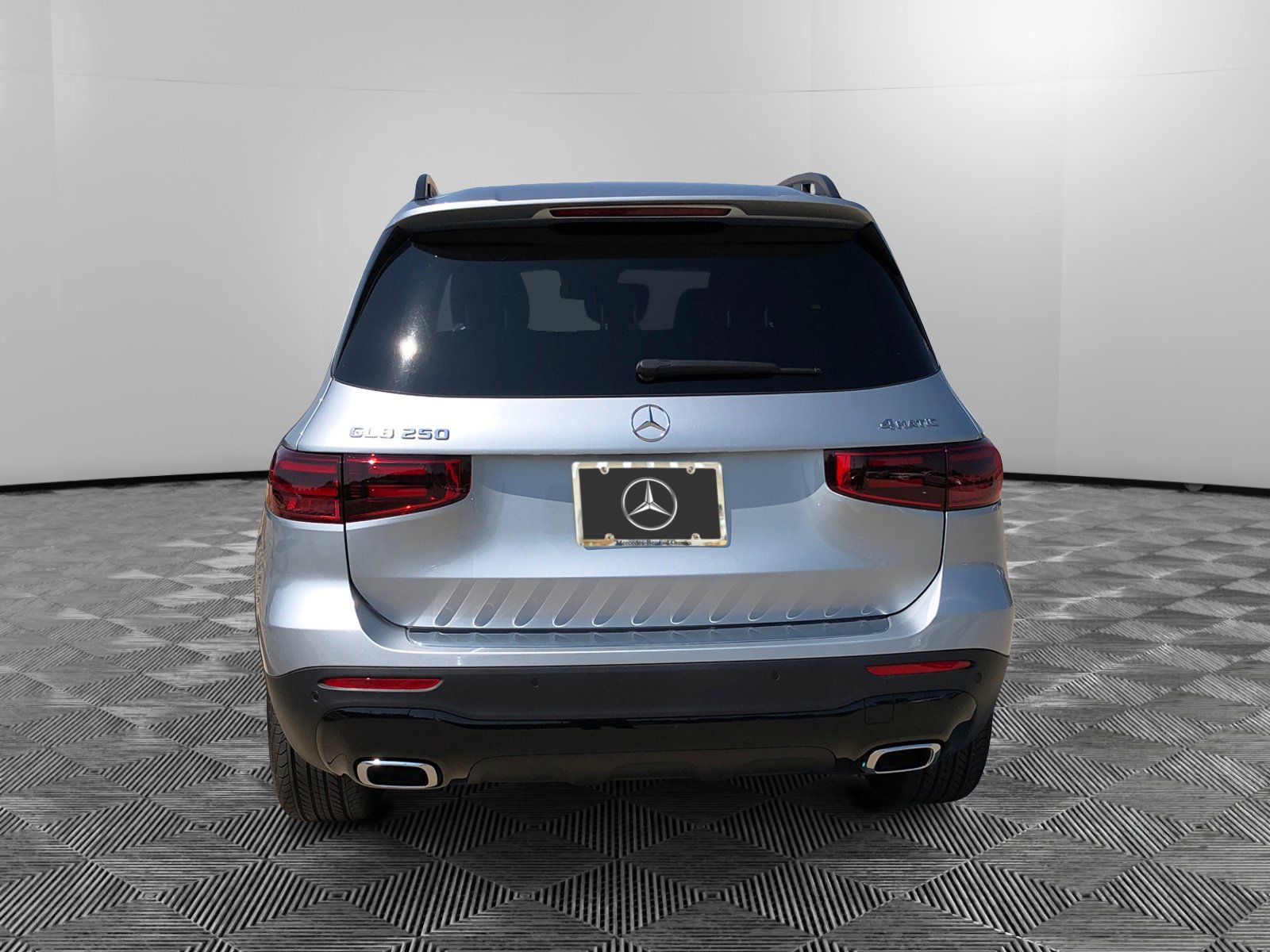 2025 Mercedes Benz GLB 250 4MATIC photo 3