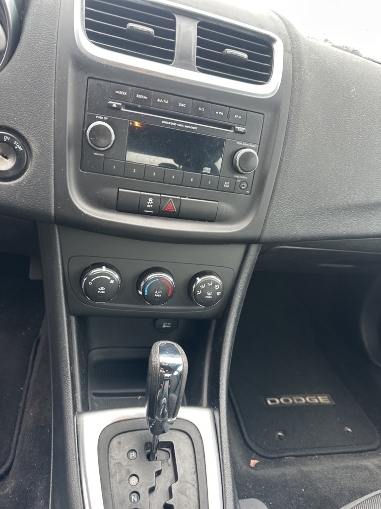 2013 Dodge Avenger SE photo 4