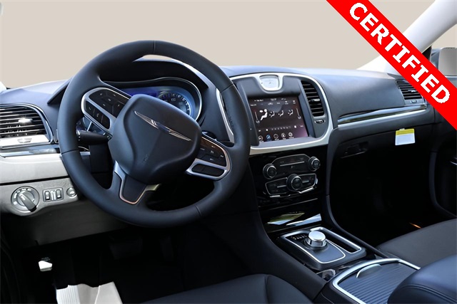 2023 Chrysler 300 Touring photo 11