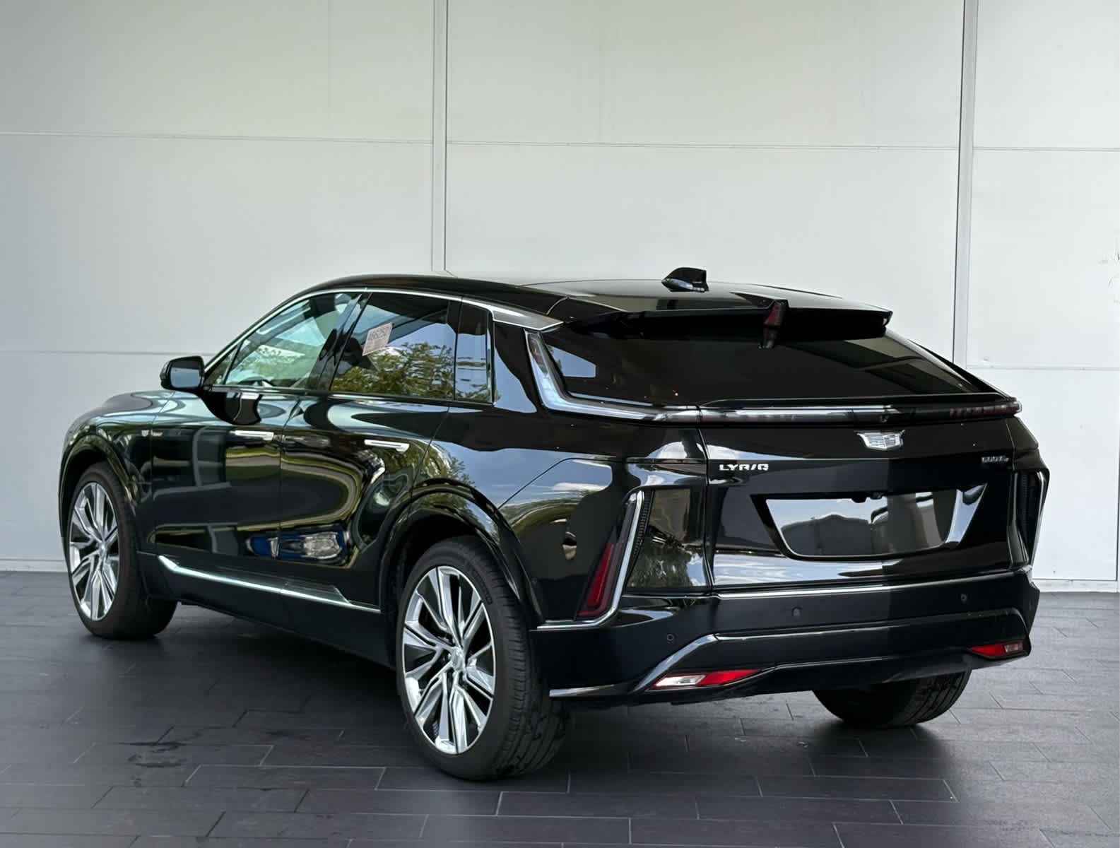 2024 Cadillac Lyriq Luxury photo 4