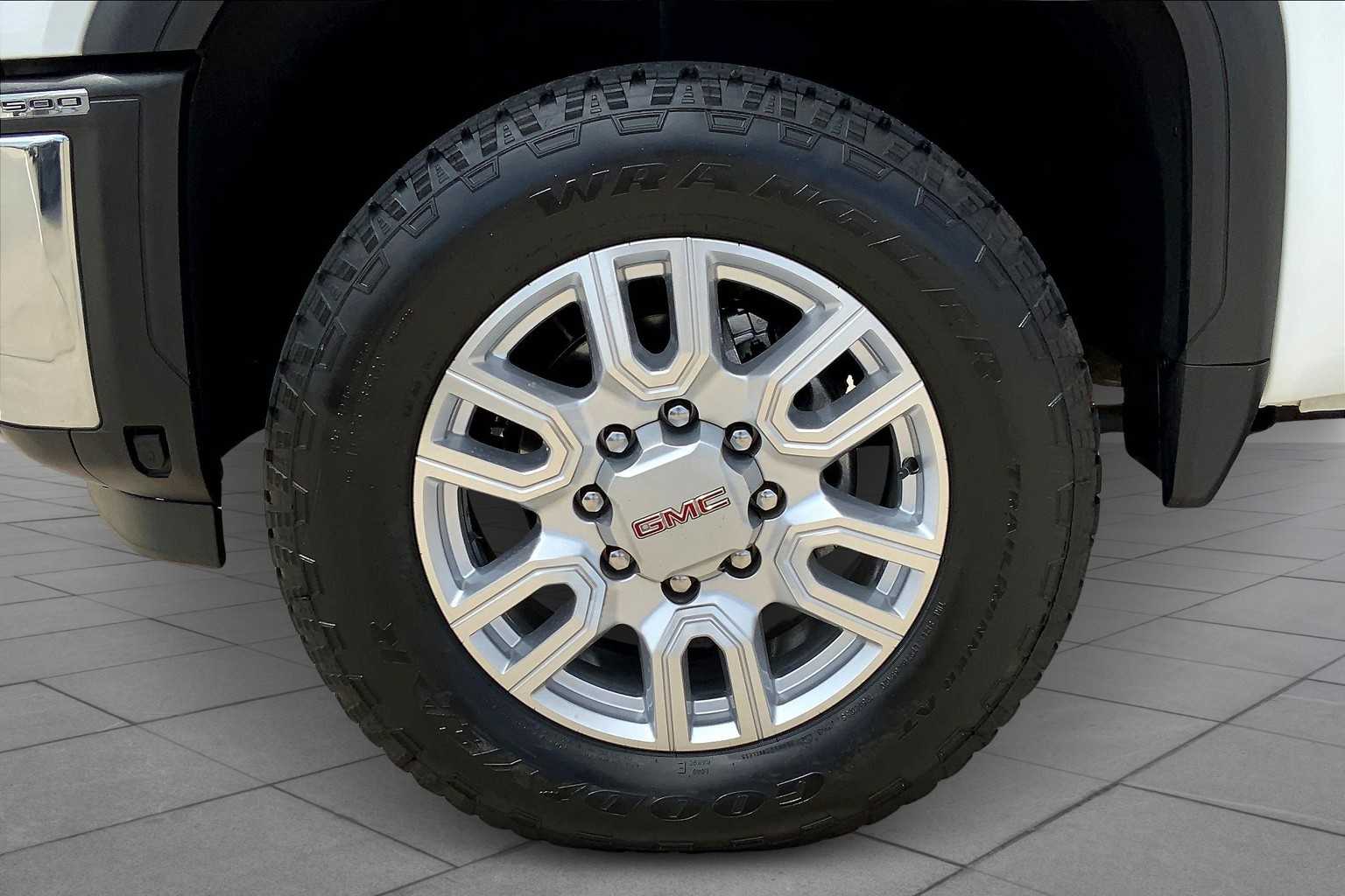 2024 Gmc Sierra HD SLT photo 9