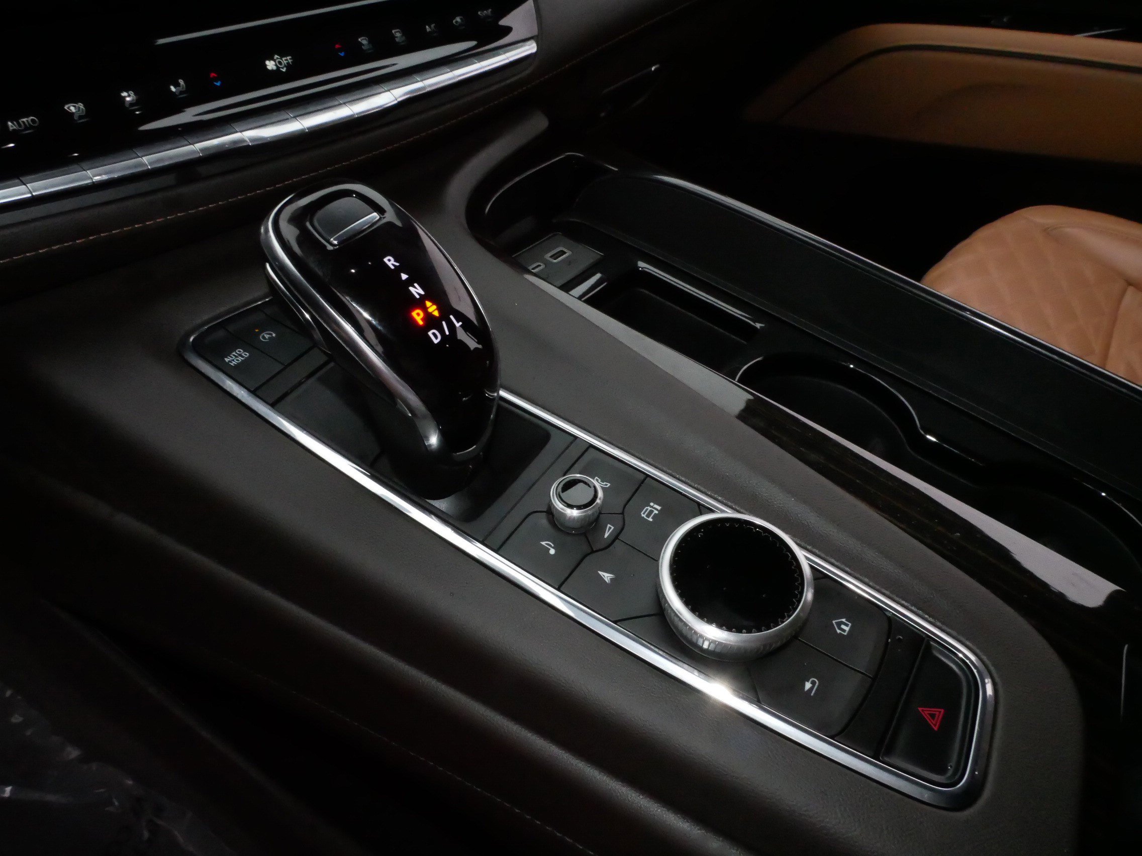 2024 Cadillac Escalade Premium Luxury photo 19