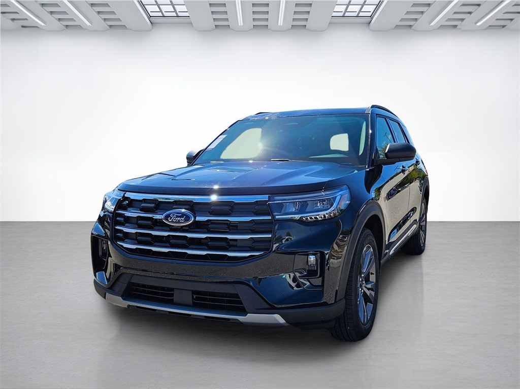 2025 Ford Explorer photo 2