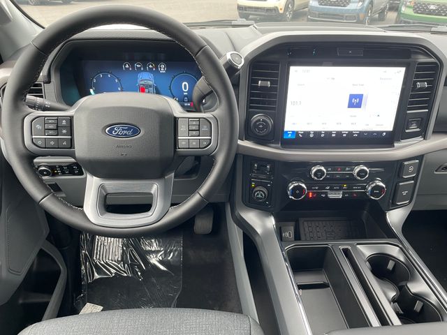 2025 Ford F-150 XLT photo 2