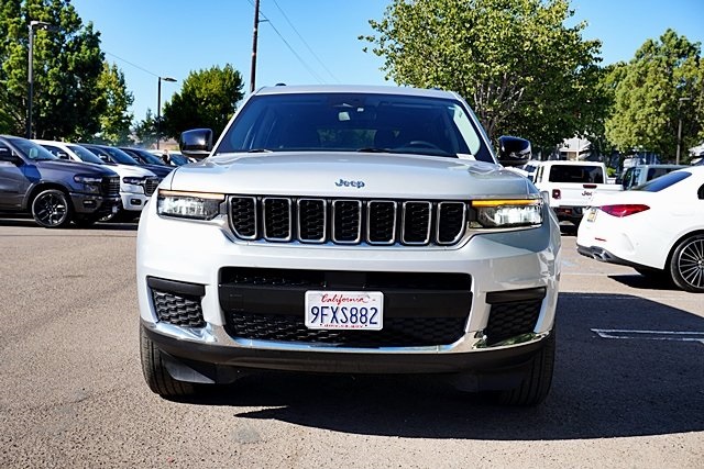 2023 Jeep Grand Cherokee Laredo photo 4
