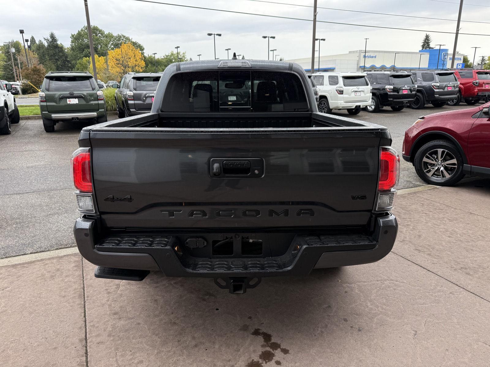2022 Toyota Tacoma Limited photo 2