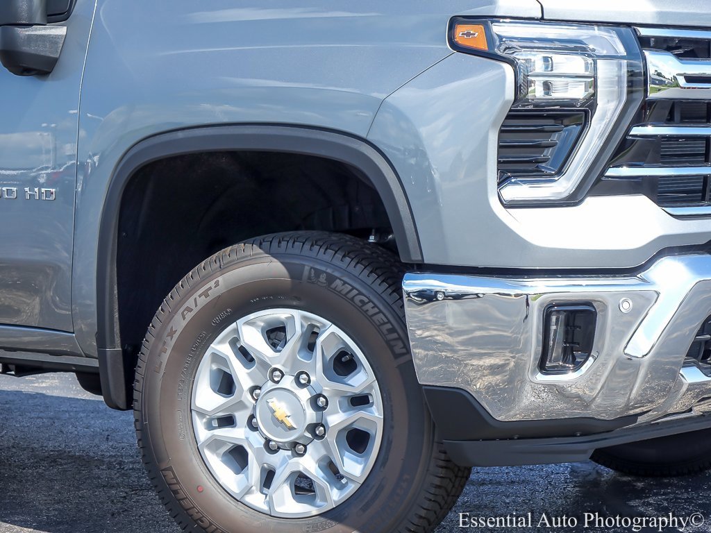 2025 Chevrolet Silverado 2500HD LTZ photo 3