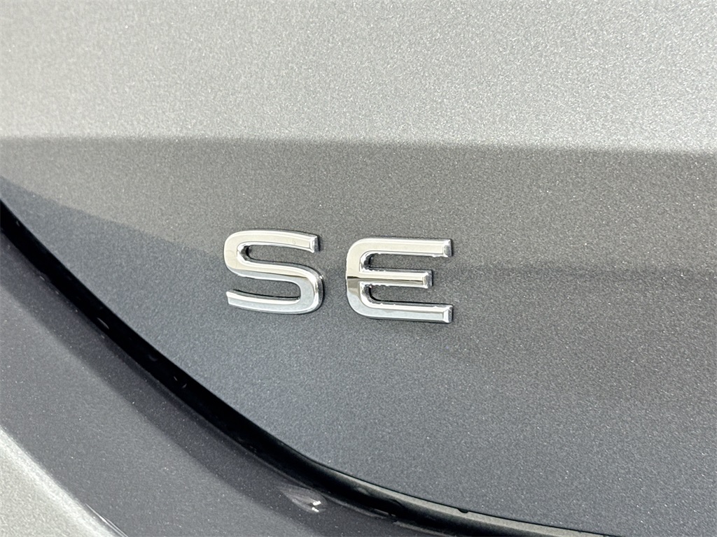 2025 Volkswagen Tiguan SE photo 18