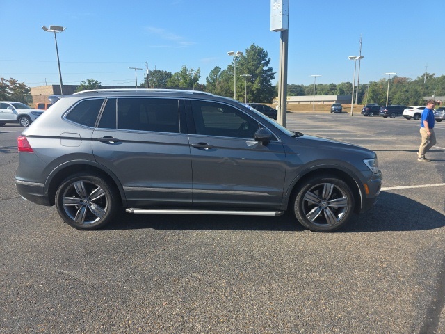 2020 Volkswagen Tiguan SE photo 2