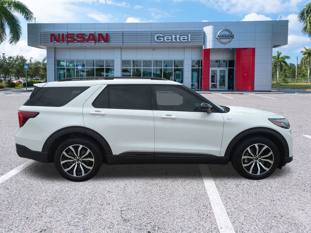 2025 Ford Explorer ST-Line photo 3