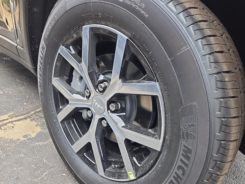 2025 Jeep Grand Cherokee Limited photo 3