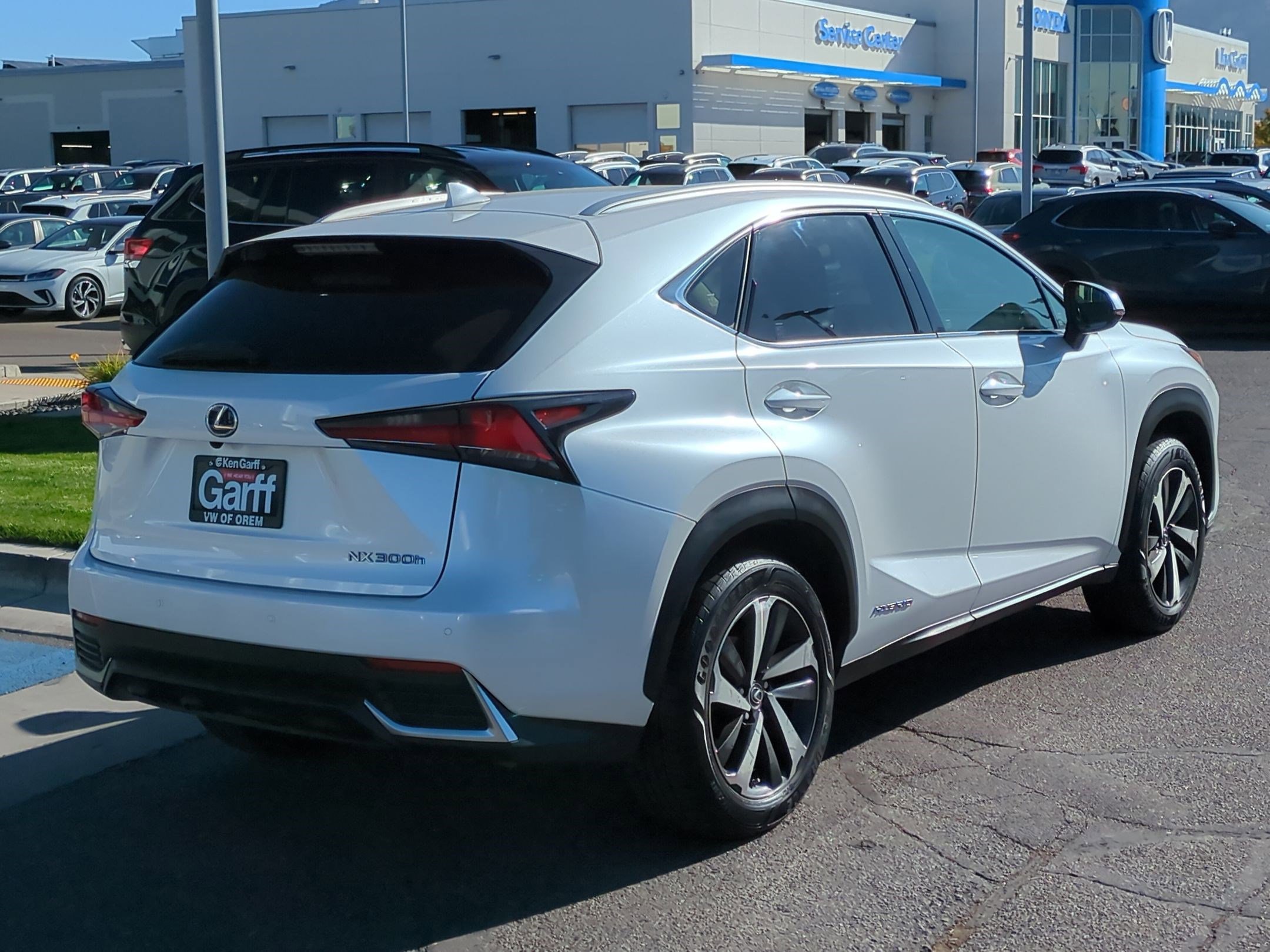 2021 Lexus NX 300h photo 2