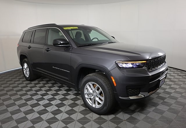 2025 Jeep Grand Cherokee Laredo X photo 2