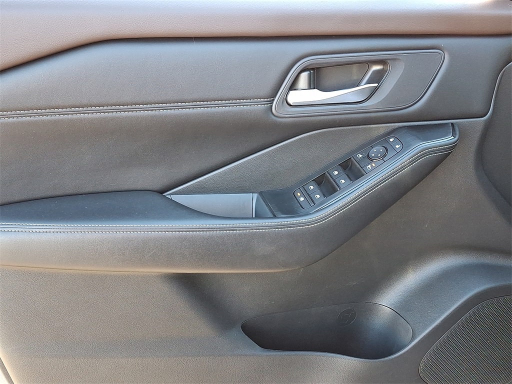 2023 Nissan Rogue SV photo 13