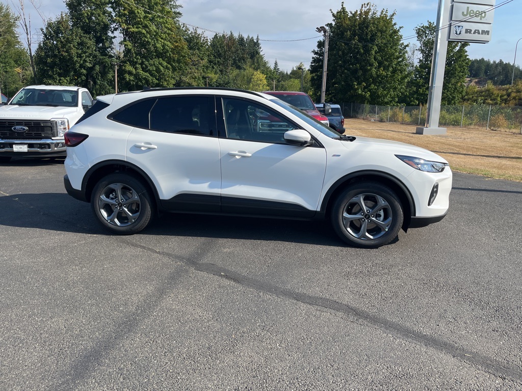 2025 Ford Escape ST-Line Select Hybrid photo 4