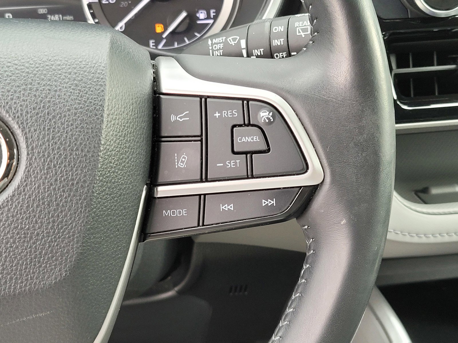 2022 Toyota Highlander XLE photo 24