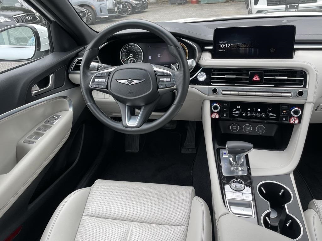 2024 Genesis G70 2.5T Sport Prestige photo 8