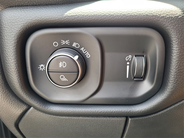 2025 Ram 3500 Big Horn photo 16