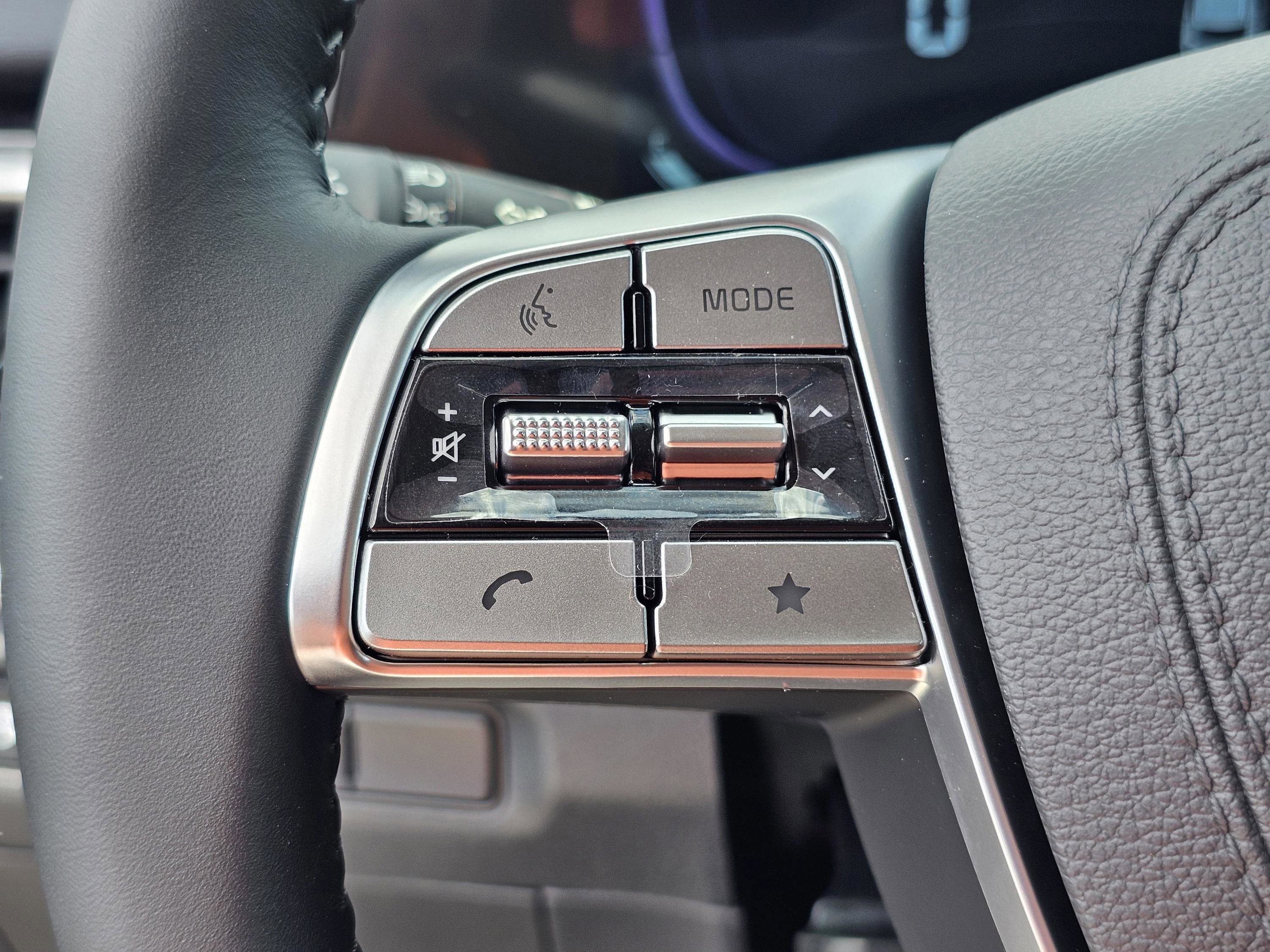 2025 Kia Telluride LX photo 18
