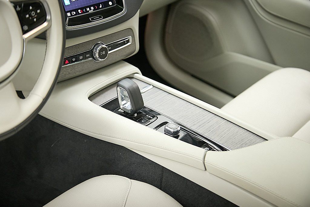 2023 VOLVO XC90 - Image 14