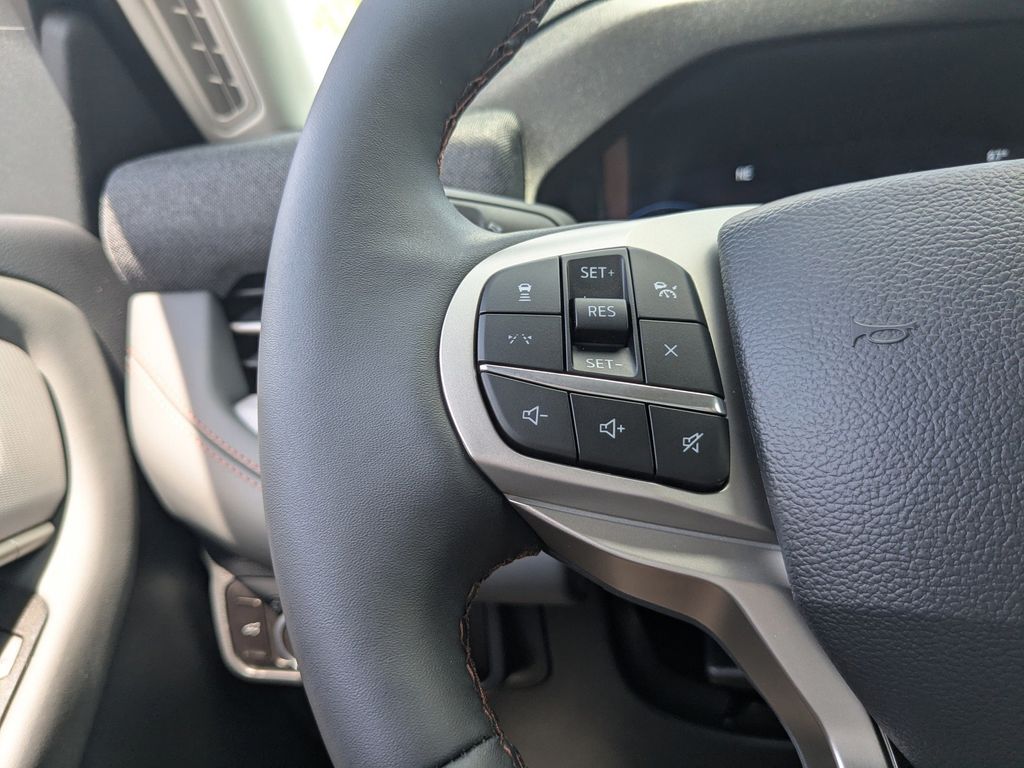 2025 Ford Explorer photo 30