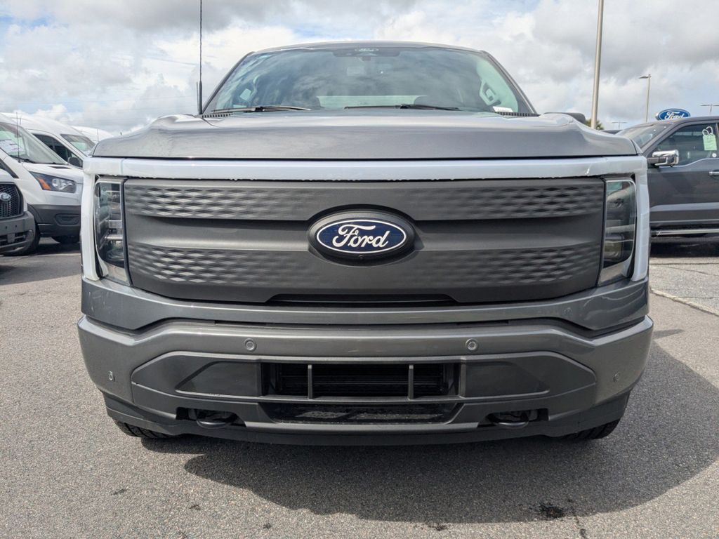 2025 Ford F-150 Lightning photo 8