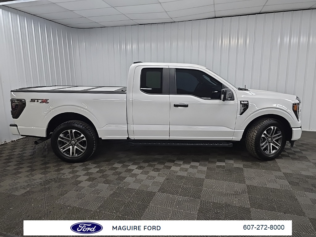 2022 Ford F-150 XL photo 2