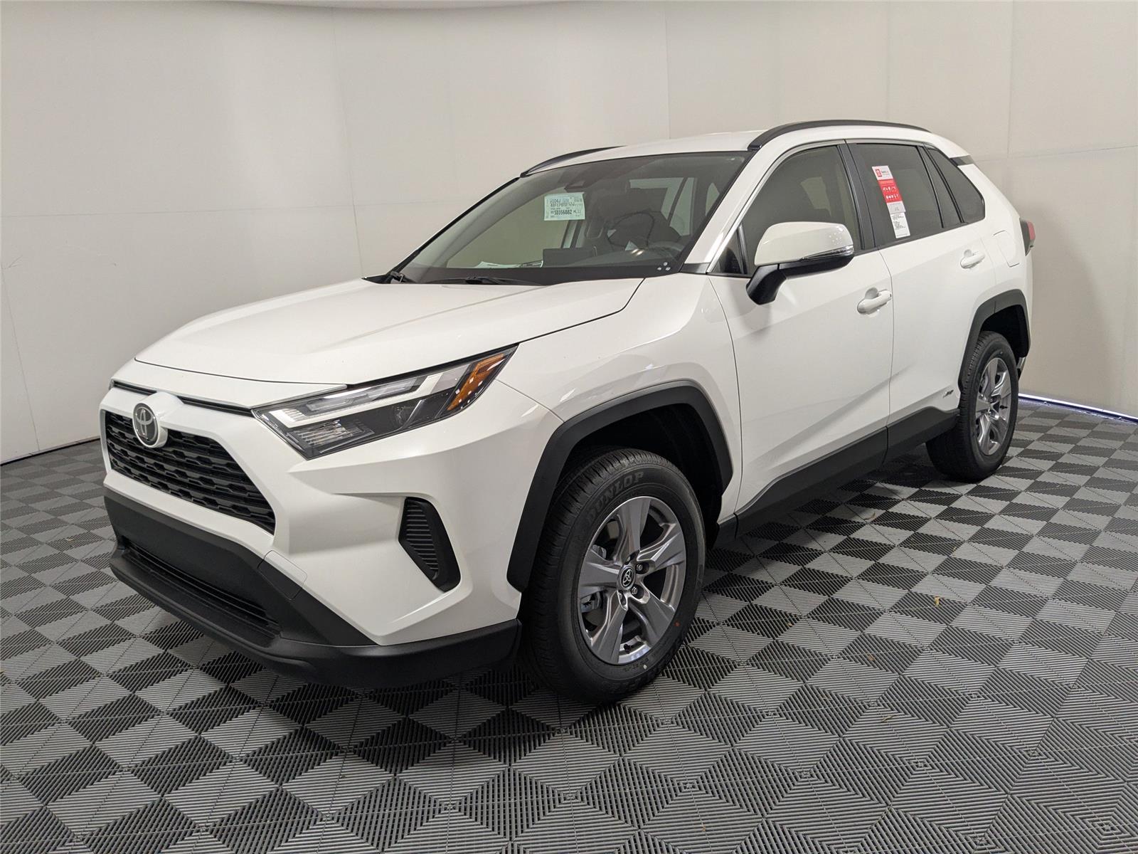 2025 Toyota RAV4 LE's photo