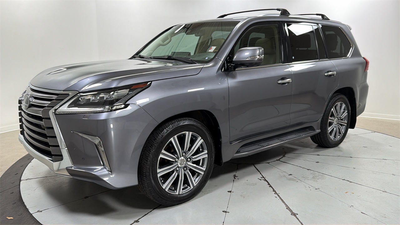 2017 Lexus LX 570's photo