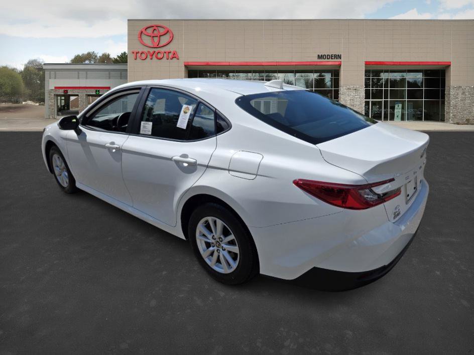 2025 Toyota Camry LE photo 7