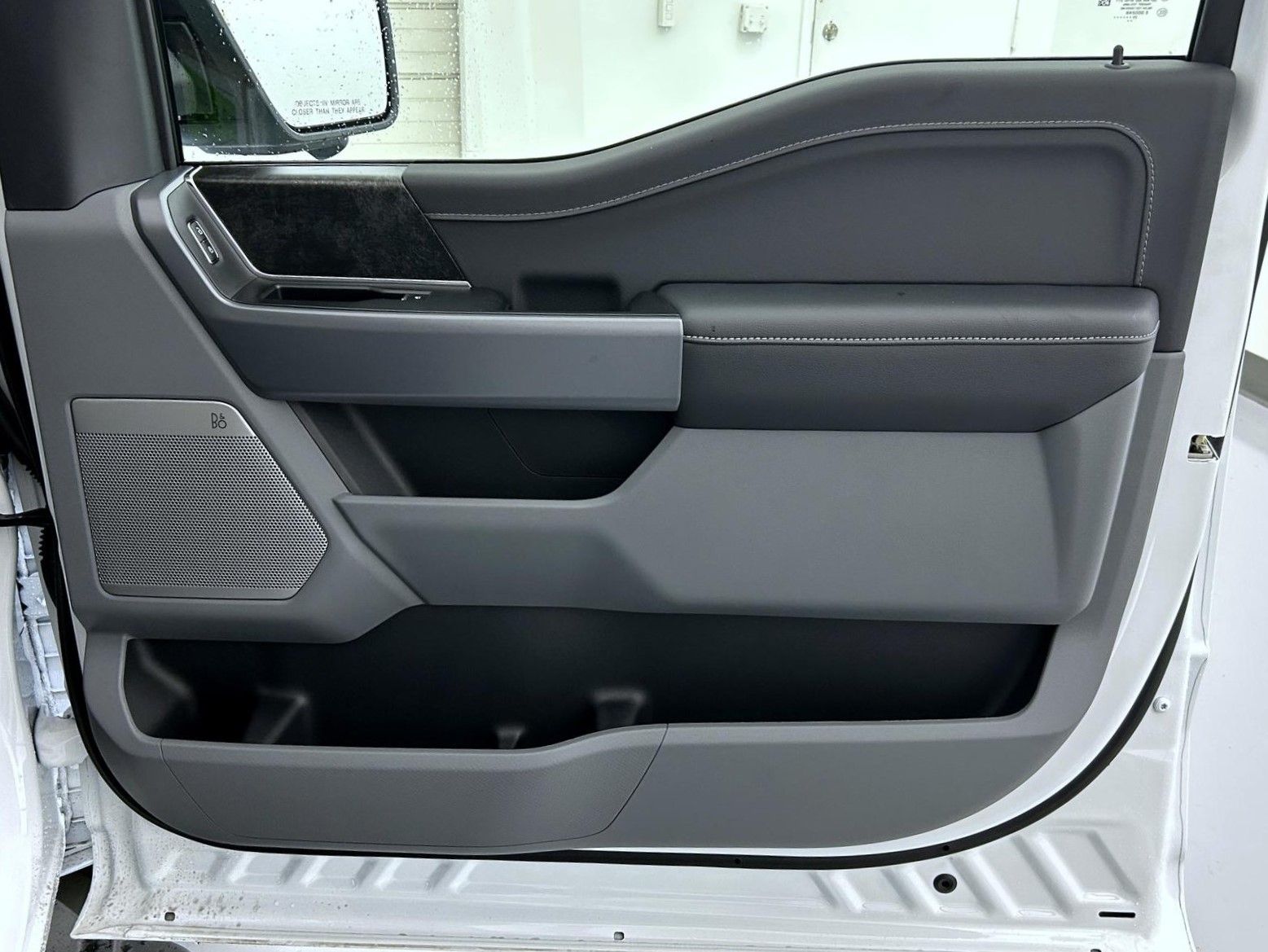 2025 Ford F-150 Lightning photo 13
