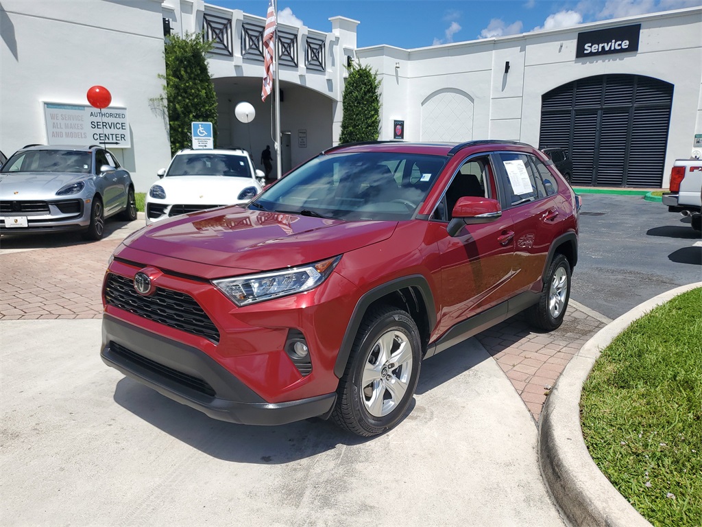2019 Toyota RAV4 XLE photo 2