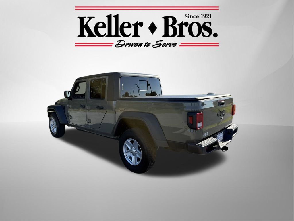 2020 Jeep Gladiator Sport photo 3