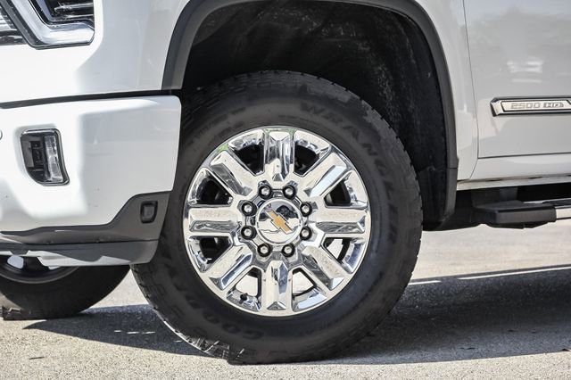 2024 Chevrolet Silverado 2500HD High Country photo 3