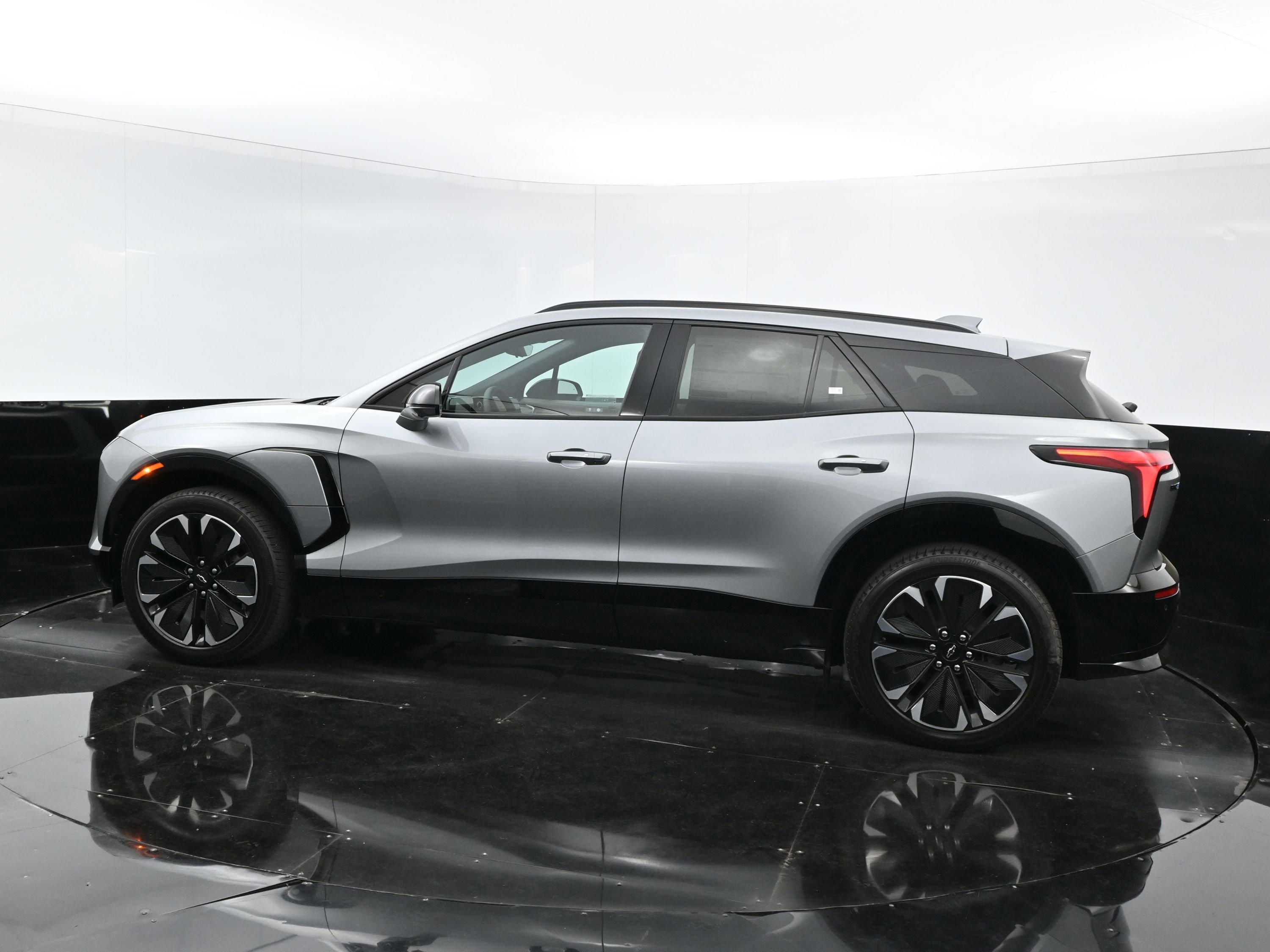 2025 Chevrolet Blazer EV RS photo 4