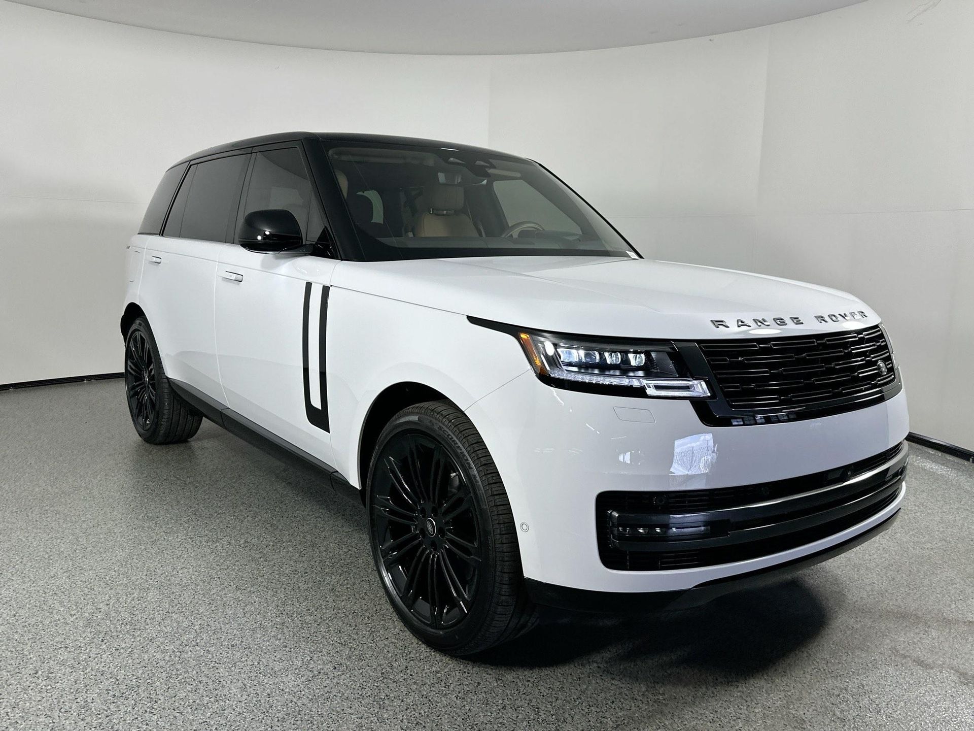 2025 Land Rover Range Rover SE photo 3