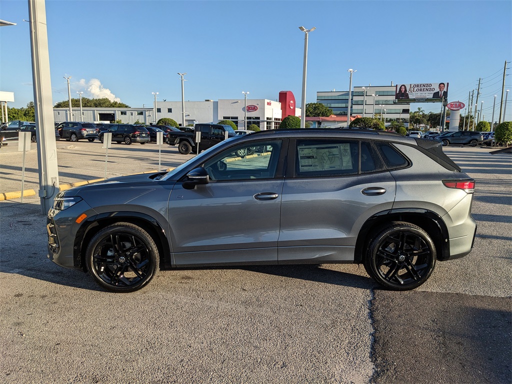 2025 Volkswagen Tiguan SE R-Line Black photo 3