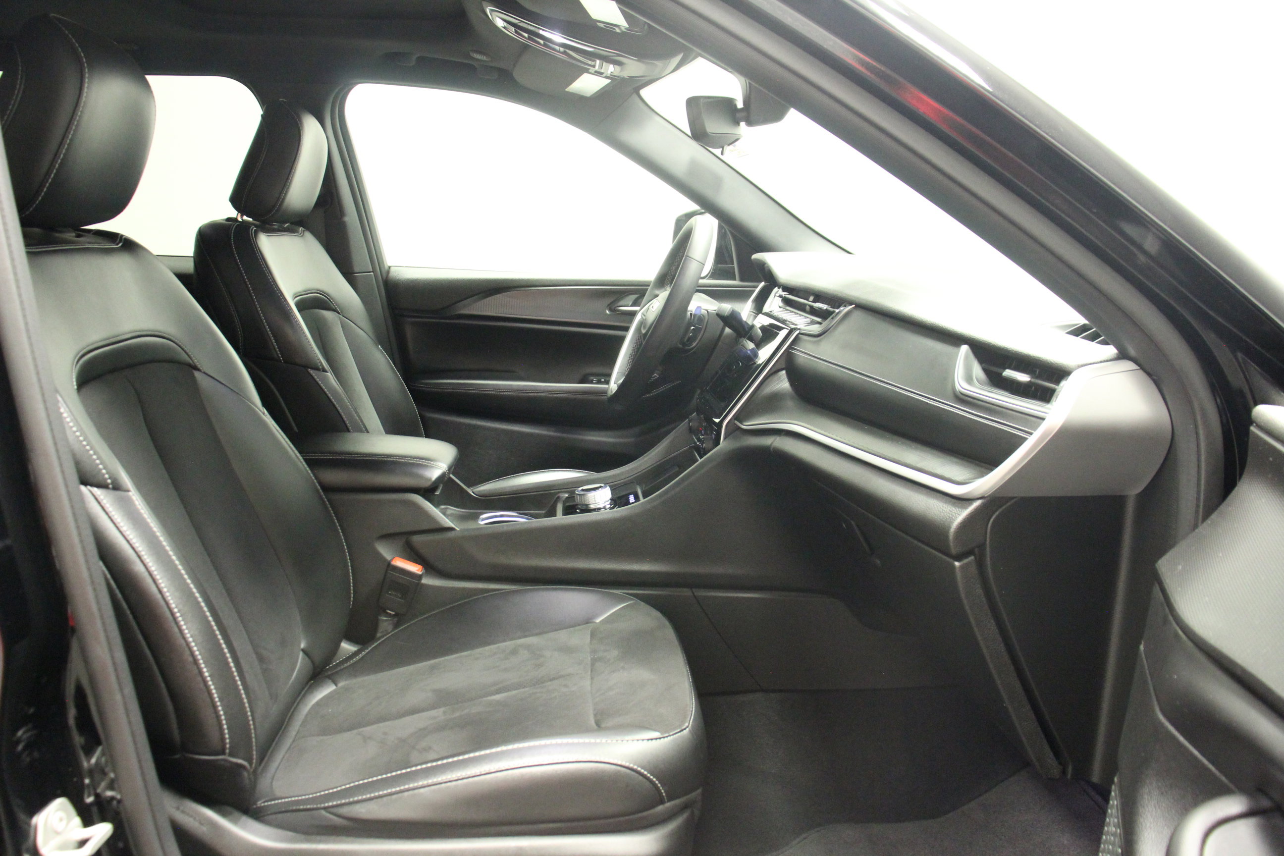 2023 Jeep Grand Cherokee Altitude photo 12